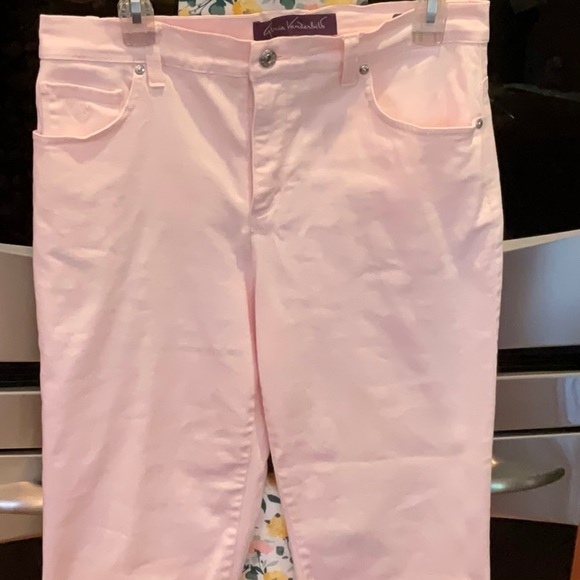 Gloria Vanderbilt Denim - Gloria Vanderbilt Amanda Jeans. Size 10 Short Light pink EUC